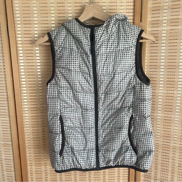 Uniqlo Ultra Light Down Brown / cream puffer vest - Picture 1 of 4